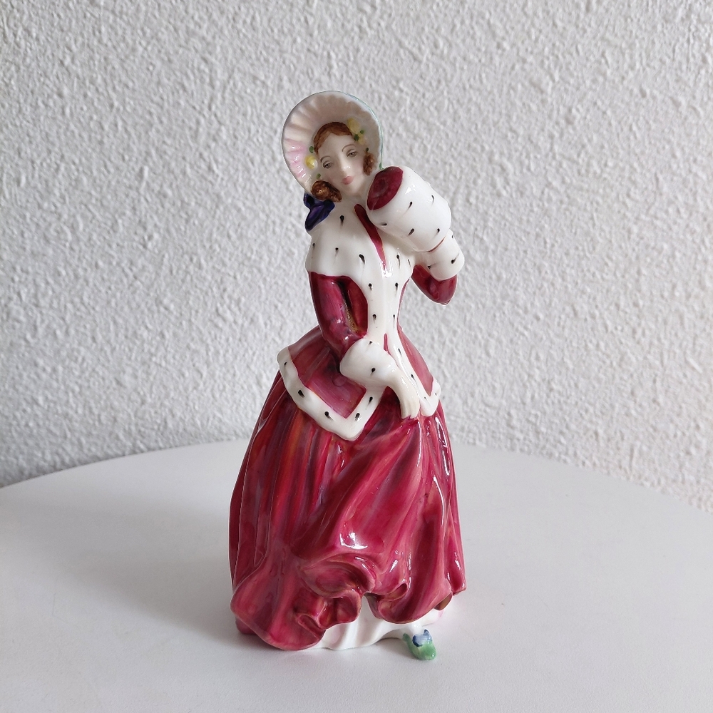 7" Vintage Royal Doulton Christmas Morn Porcelain Handpainted Figurine, HN 1992